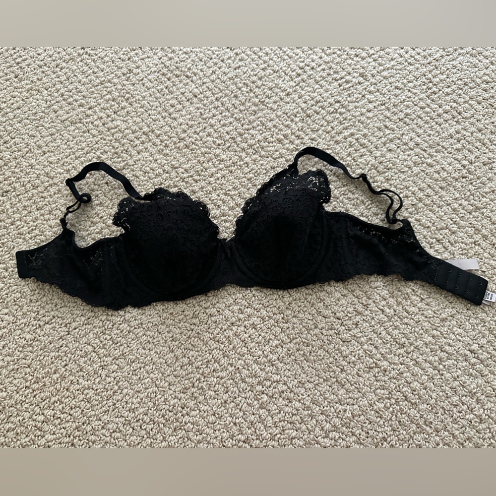 Victoria’s Secret black lace bra 34D